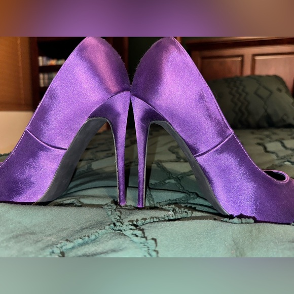 Vibrant purple stilettos - Picture 2 of 6